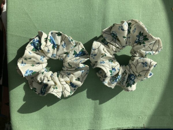 Chouchou mini blanc & fleurs bleues vintage