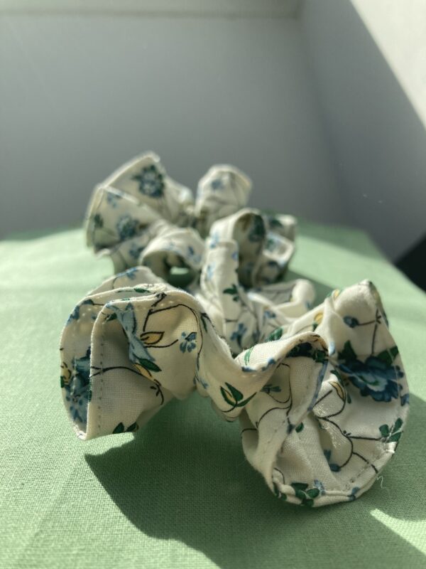 Chouchou mini blanc & fleurs bleues vintage