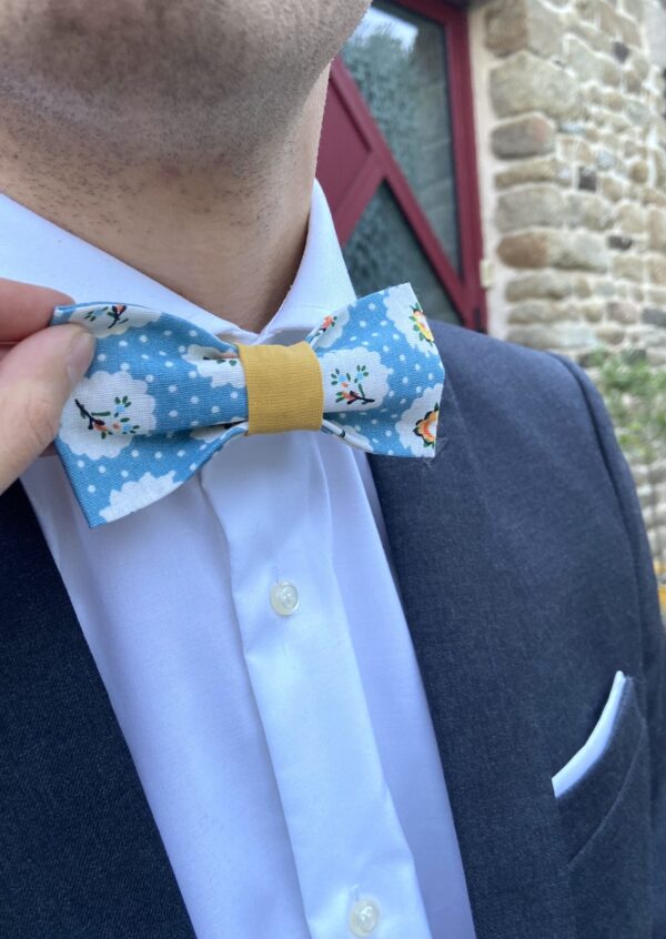 Noeud-papillon motif vintage bleu et jaune