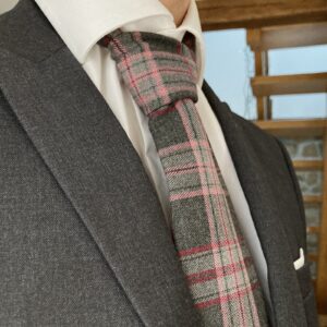 Cravate laine tartan tons gris et roses