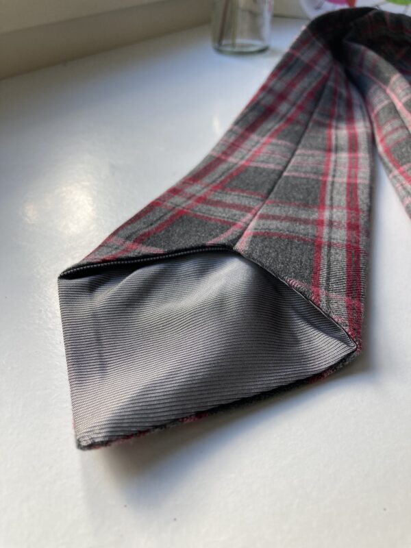 Cravate laine tartan tons gris et roses