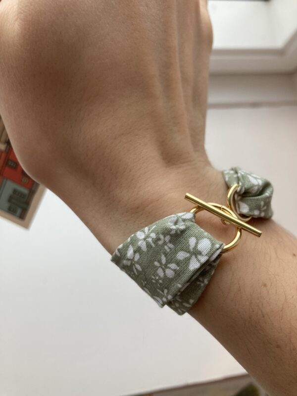 Bracelet tissu fermoir doré T