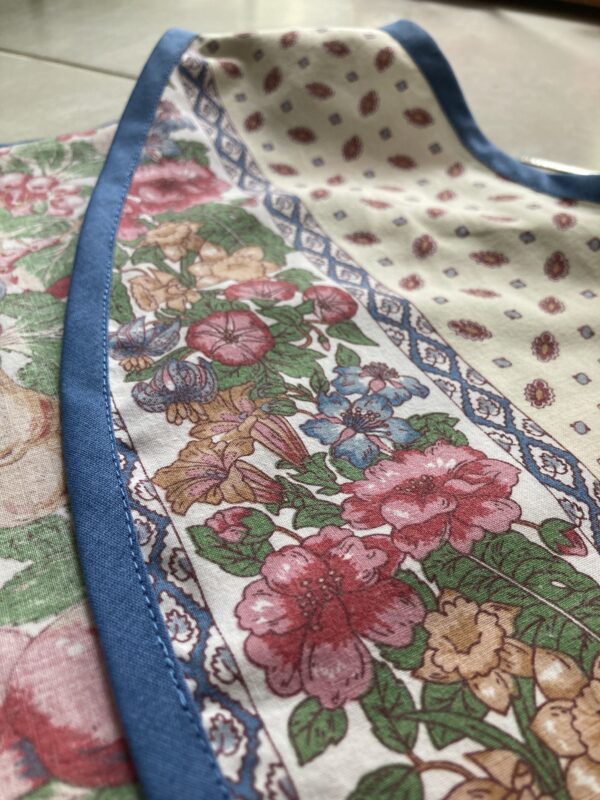Veste sans manches vintage fleurie & fruits – Image 3