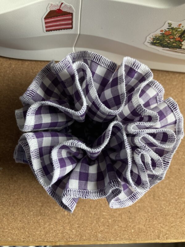 Chouchou XL à volants vichy violet