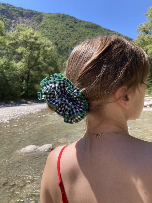 Chouchou XL à volants vichy noir surjet vert