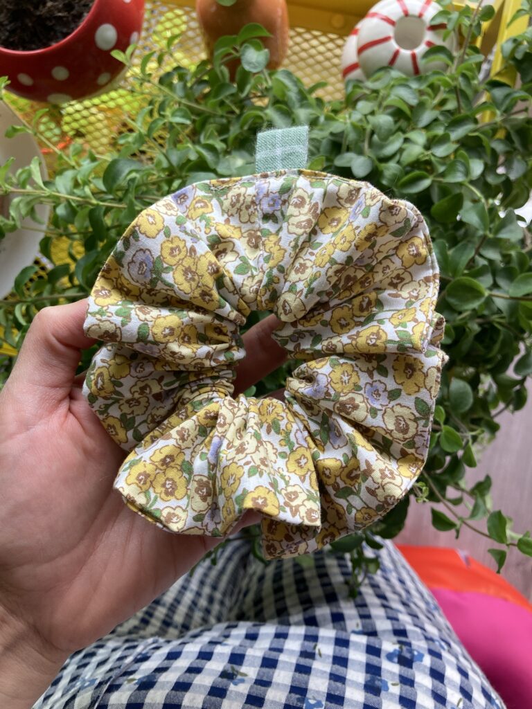 Chouchou fleuri jaunes