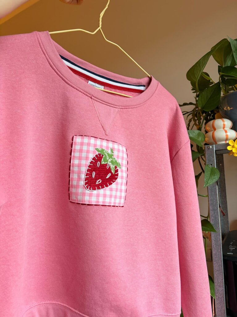 sweat rose charlotte aux fraises
